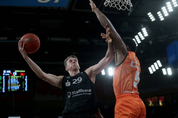 谓独树一帜 谓独树一帜